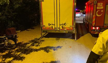 Burdur'da motosikletiyle otomobile çarpıp kamyonetin altına sıkışan sürücü öldü