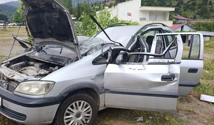 Kahramanmaraş’ta Otomobil Elektrik Direğine Çarptı: 1 Yaralı