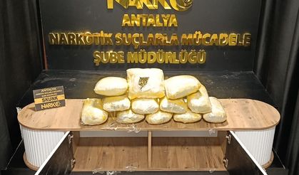 Antalya'da kargo yoluyla uyuşturucu sevkiyatına yönelik operasyonda 1 kişi tutuklandı