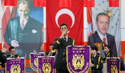 Malatya 2. Ordu Bölge Bando Komutanlığı Darende'de konser verdi