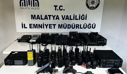 Malatya'da emniyetin frekanslarını dinledikleri iddia edilen 6 kişi yakalandı