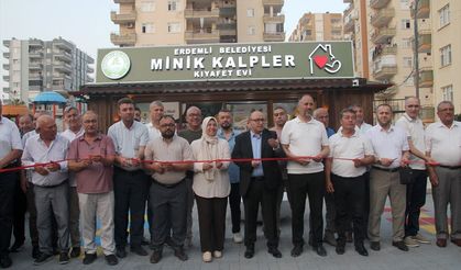 Erdemli ilçesinde Minik Kalpler Kıyafet Evi açıldı