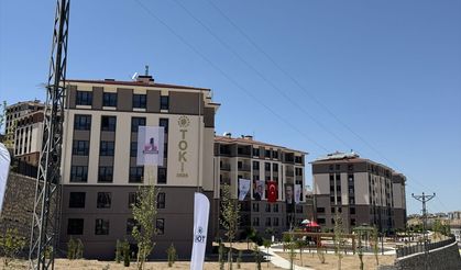Malatya'da 4 bin 359 deprem konutu ve 115 iş yeri hak sahiplerine teslim edildi