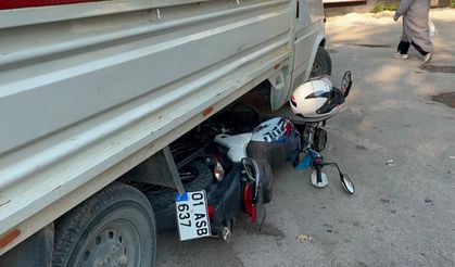 Adana'da pikap ile çarpışan motosikletin sürücüsü yaralandı
