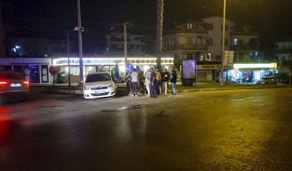 Antalya'da otobüs ile otomobil çarpıştı, 5 kişi yaralandı
