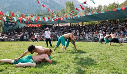 Kahramanmaraş'ta '3. Kertmen Karakucak ve Şalvar Güreşi Festivali' düzenlendi