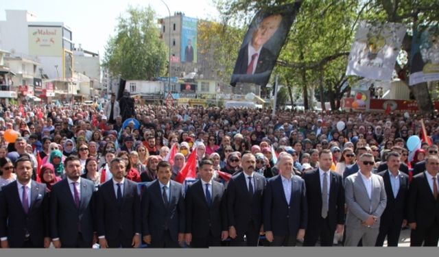 Cumhur İttifakı Antalya Büyükşehir Belediye Başkan adayı Tütüncü, Serik'te mitinge katıldı: