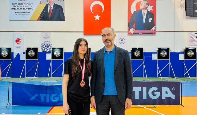 Adanalı sporcu Ecrin Buse Dural, Türkiye Dart Şampiyonası'nda üçüncü oldu