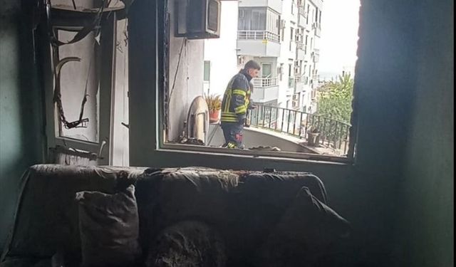 Mersin'de apartman dairesinde çıkan yangında bir kişi yaralandı