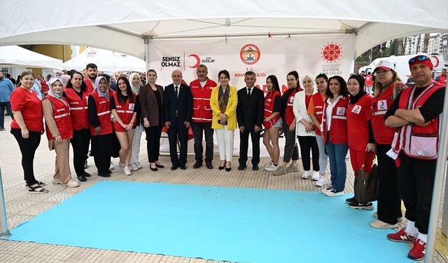 Türk Kızılay, "Birbirimize candan bağlıyız Adana" sloganıyla kan bağışı kampanyası düzenledi