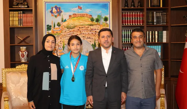 Türkiye Şampiyonu Kılıç’tan Belediye Başkanı Arı’ya ziyaret