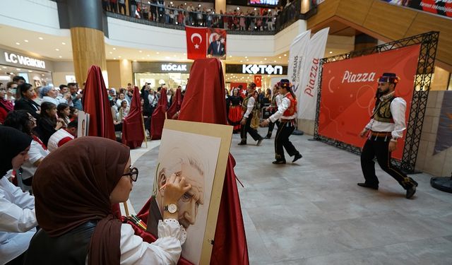 Halk Oyunları Ekibi Cumhuriyet Kutlamalarında Sahne Aldı