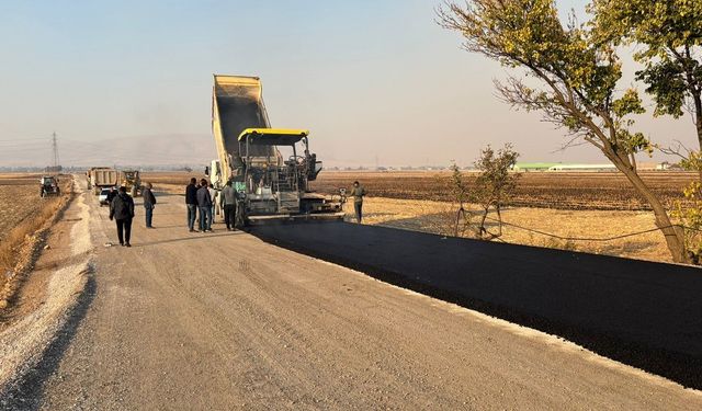 Elbistan’ın 4 Mahallesinde Daha Yol Yenileme Çalışması Yapıldı