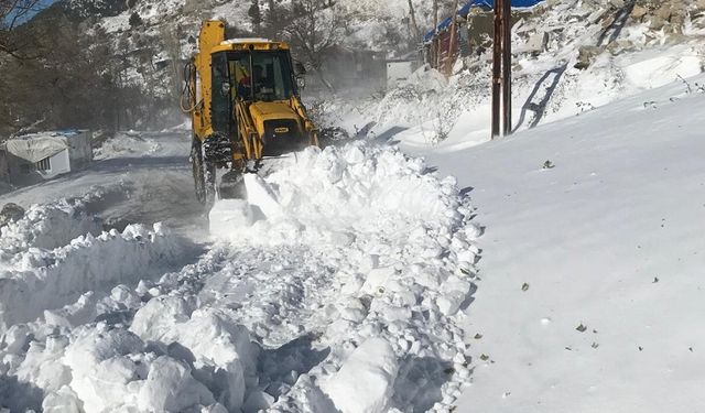 Onikişubat Belediyesi Karla Mücadelede Tüm Gücüyle Sahada!