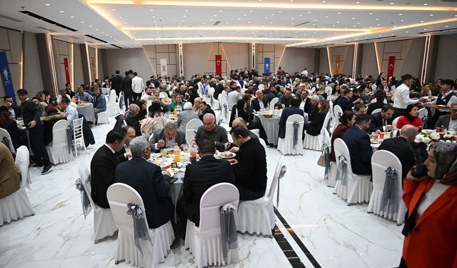 AK Parti Genel Başkan Yardımcısı Yerebakan, Adana'da sağlık çalışanlarıyla iftarda buluştu