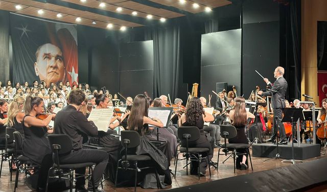 Antalya Devlet Senfoni Orkestrası çocuklara özel konser verdi