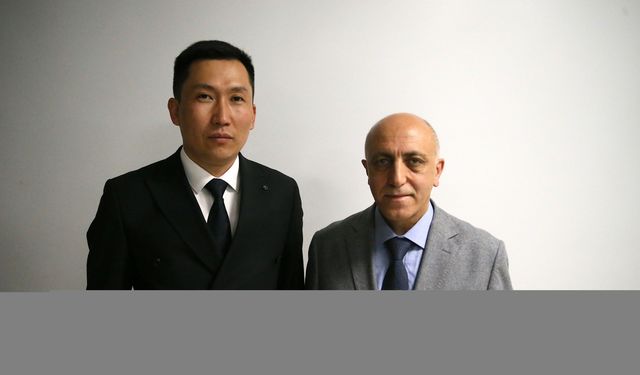 Malatya Turgut Özal Tıp Merkezi'nde Kırgız hekimler eğitim alıyor