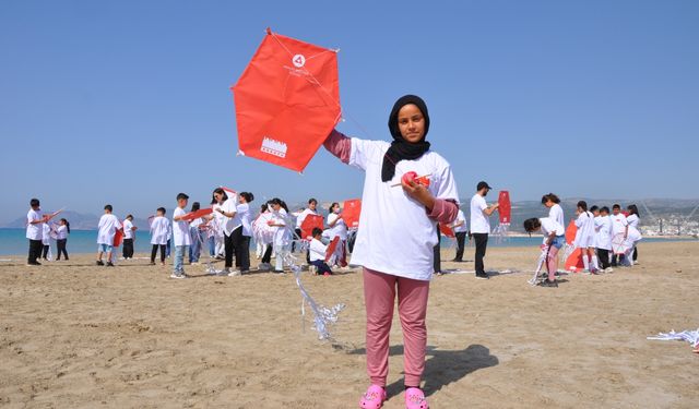 Mersin'de Türk ve Rus çocuklar uçurtma şenliğinde buluştu