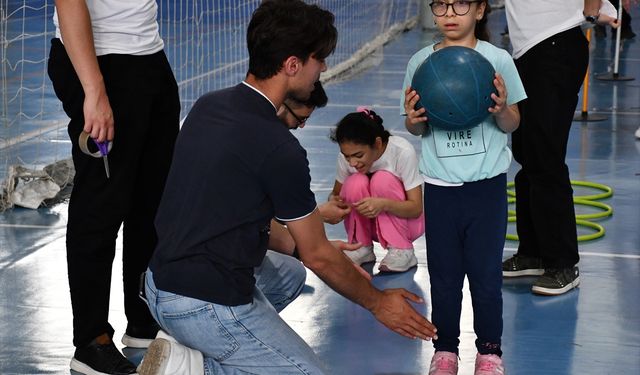 Adana'da görme engelli öğrenciler için spor oryantasyon etkinliği düzenlendi