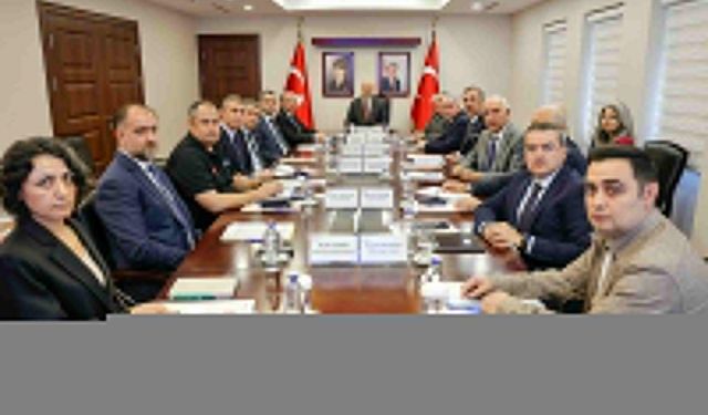 Adana'da hasarlı binalarla ilgili değerlendirme toplantısı yapıldı