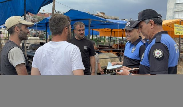 Adana'da polis, kurbanlık satıcılarına hırsızlık ve dolandırıcılık uyarısı yaptı