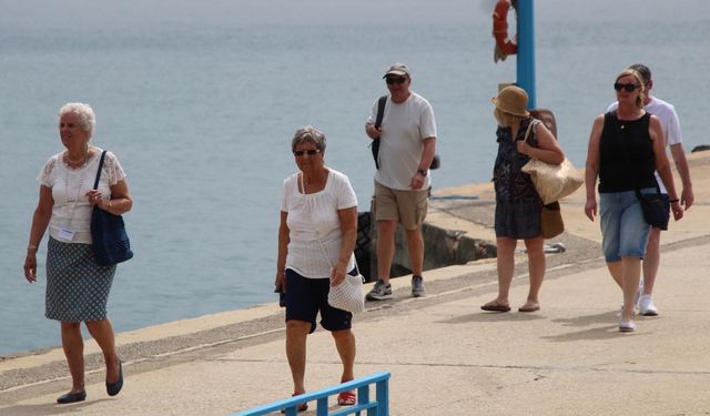 Bahama bayraklı kruvaziyer "Marella Discovery 2" Alanya Limanı'na demirledi
