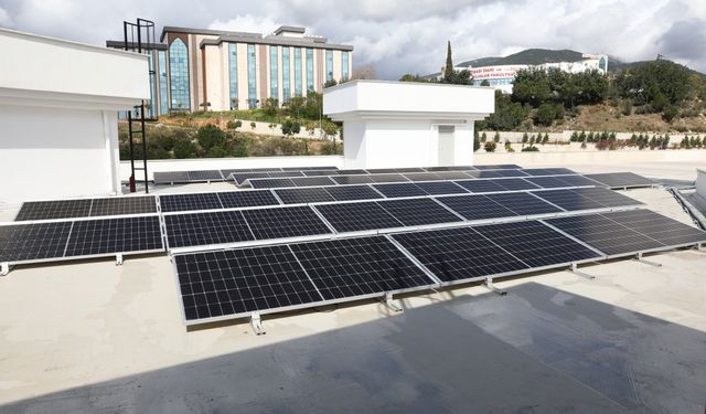 Üniversite, güneş enerjisi yatırımıyla hem çevreye hem bütçeye katkı sağladı