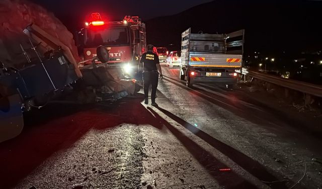 Adana'da devrilen traktörün sürücüsü yaralandı
