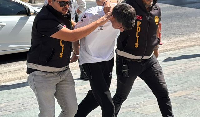 Alanya'da arkadaşını öldürüp kendisini ihbar eden kişi, adliyeye sevk edildi