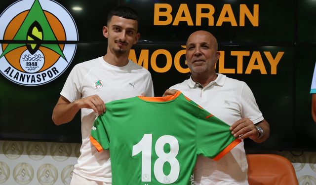 Alanyaspor'da 4 transfer için imza töreni