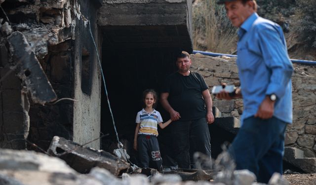 GÜNCELLEME - Mersin'in Silifke ilçesindeki orman yangınına müdahale sürüyor