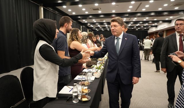 Adalet Bakanı Tunç, Antalya'da avukatlarla buluştu: