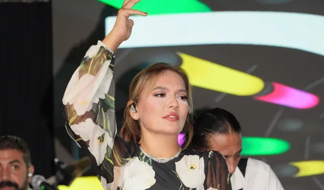 Demet Akalın’dan yaza veda!