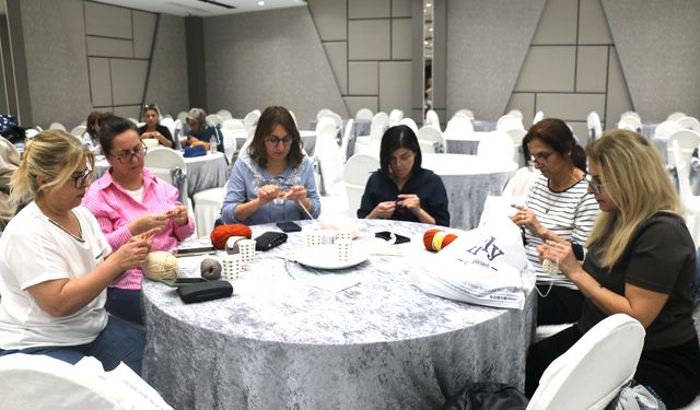 Adana'da 'İlmek İlmek Kadın Gücü Örgü Festivali' düzenlendi