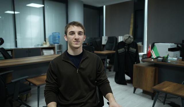 Aileleri Türkiye'ye göç etmek zorunda kalan Çeçen güreşçiler, ay yıldızlı formayla uluslararası başarı istiyor