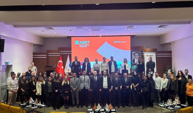 Sektör uzmanları dış ticaretin gündemini İzmir'deki panelde masaya yatırdı