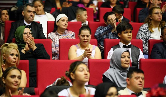 Adana'da 'Farkımı Fark Et, Benimle Dans Et' etkinliği düzenlendi