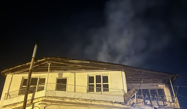 Feke'de evin bacasında çıkan yangın söndürüldü