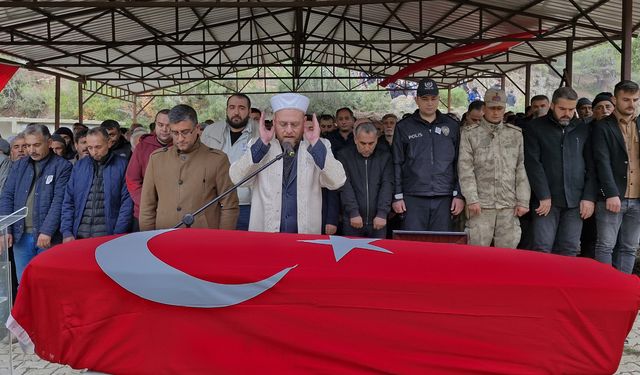 Hatay'da kalp krizi sonucu ölen polis memurunun cenazesi defnedildi