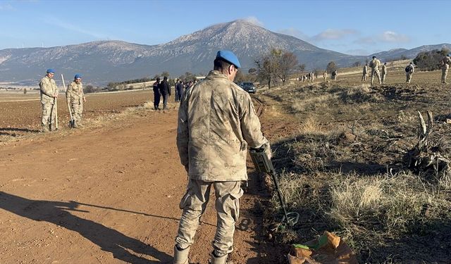 Isparta'da vücut bütünlüğü bozuk halde ölü bulunan çobanın uzuv araması sürüyor