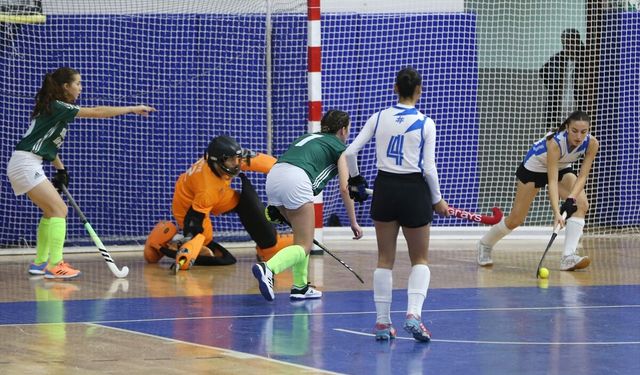 Salon Hokeyi Kadınlar Süper Lig maçları Alanya'da yapıldı