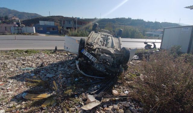 Samandağ ilçesinde devrilen otomobildeki 2 kişi yaralandı