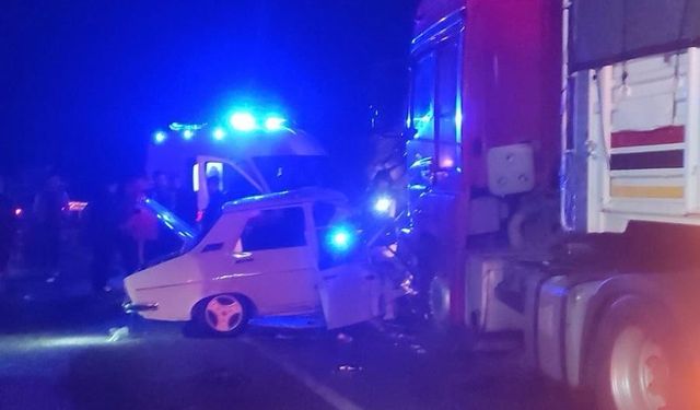 Andırın’da otomobil ile tır çarpıştı: 2 yaralı