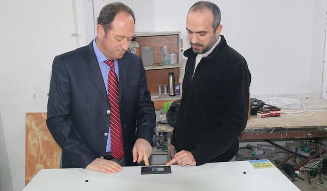 Adana'da emekli doktor zararlı mikroorganizmaları yok eden dezenfeksiyon kabini üretti