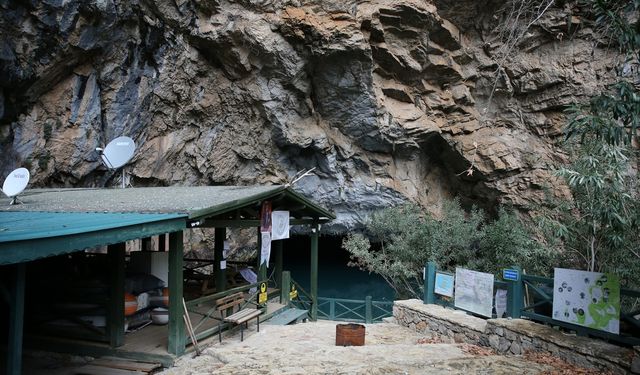 Altınbeşik Mağarası'nın yürüyüş yolu çelik kafesle korunacak