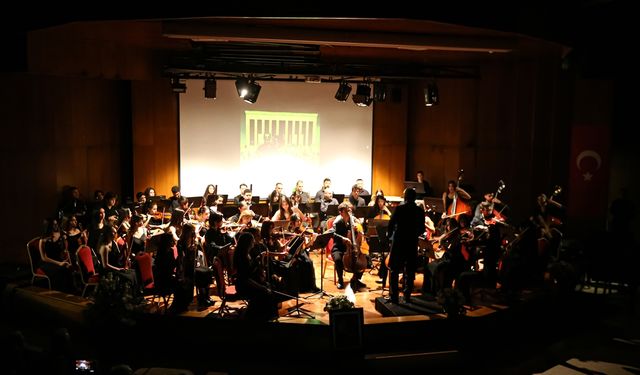 Bolu'daki otel yangınında yaşamını yitiren aile anısına Adana'da konser düzenlendi