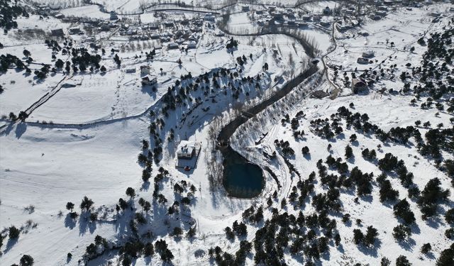 Kahramanmaraş'taki Yeşilgöz Gölü'nde kış manzarası havadan görüntülendi