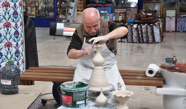 Kütahya Çiniciler Çarşısı'nda 'canlı performans' dönemi başladı