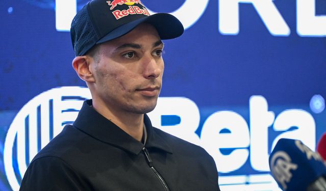 Milli motosikletçi Toprak Razgatlıoğlu, Adana'da sponsorluk anlaşmasını yeniledi