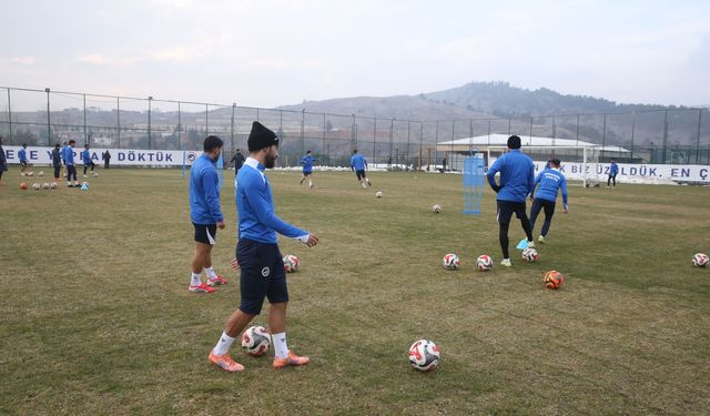 6 ŞUBAT DEPREMLERİNİN ÜÇÜNCÜ YILI - Depremde 14 sporcusunu kaybeden İstiklalspor, sahadaki başarısıyla kente umut oluyor